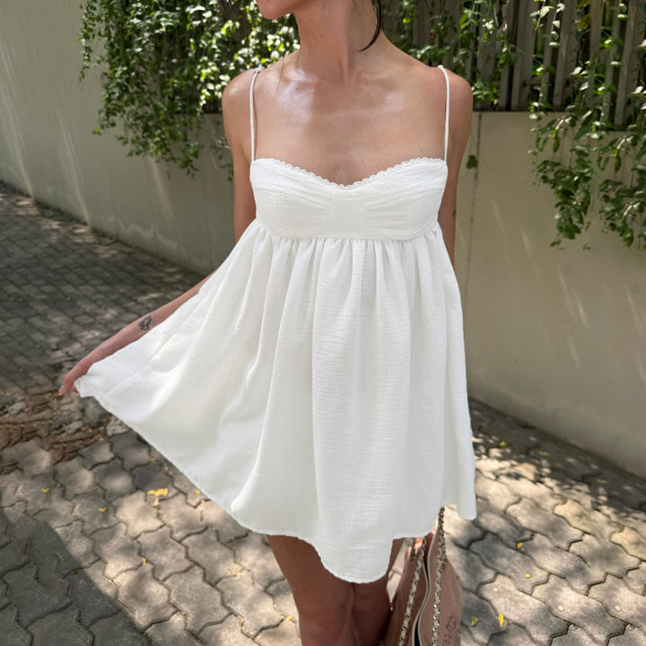 Damen luftiges Babydoll-Kleid mit feinen Trägern und fließendem Schnitt Echo Archiv