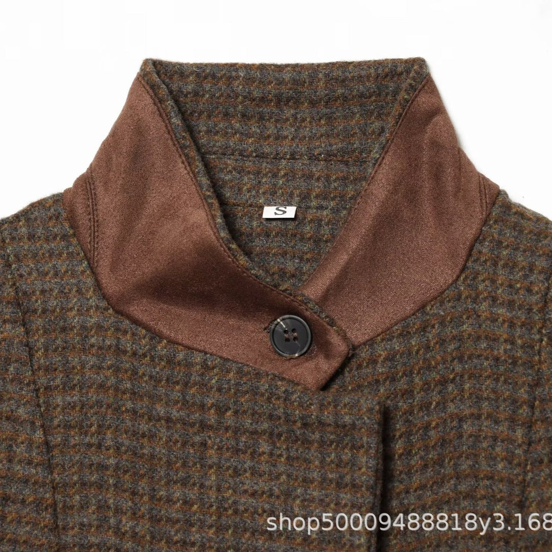 Damen Kurzer Tweedblazer mit Stehkragen, Knopfleiste und Pattentaschen Echo Archiv