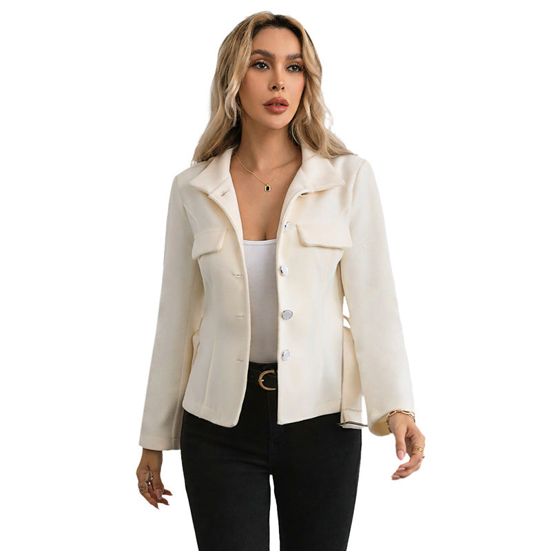 Damen Taillierter Jackenblazer mit Stehkragen, Zierpatten-Brusttaschen und Taillengürtel Echoarchiv