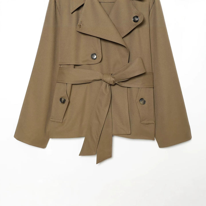 Damen kurz geschnittener Trenchcoat mit kontrastierendem Lederkragen und Taillengürtel Echo Archiv