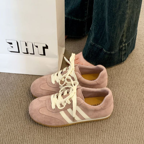 Damen Retro-Sneaker aus Velourslederoptik mit Dreistreifen-Detail und Gummisohle – Névara