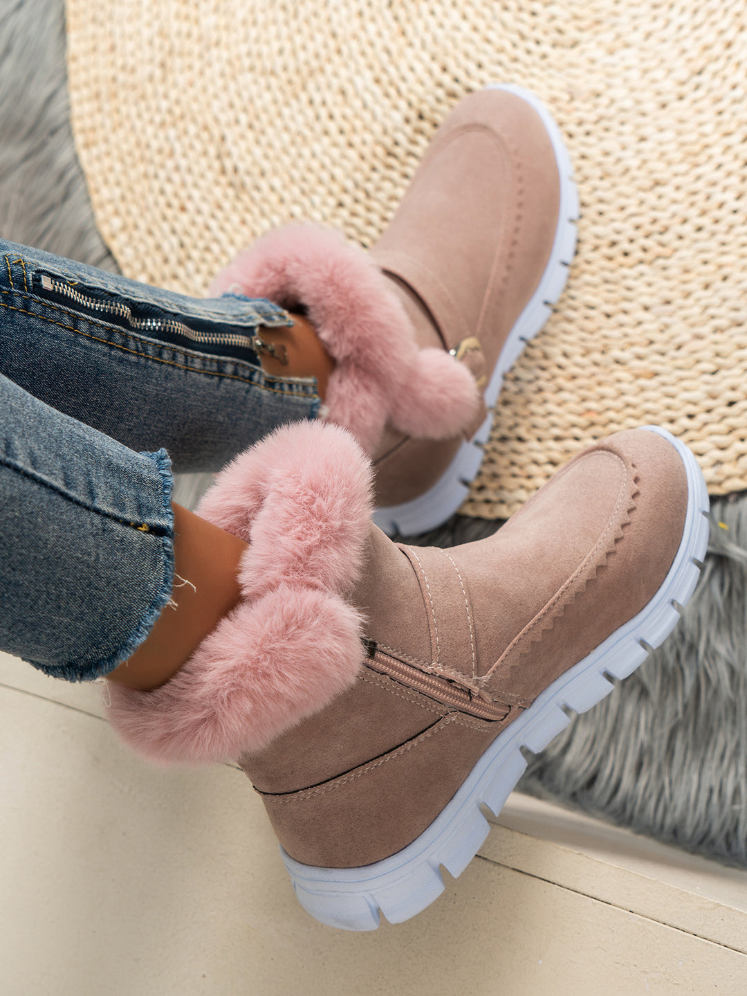 Damen nan gefütterte Kurzstiefel mit Kunstfellbesatz, Velourslederoptik, seitlichem Reißverschluss, dekorativer Metallschnalle und profilierter Lightweight-Sohle Echo Archiv