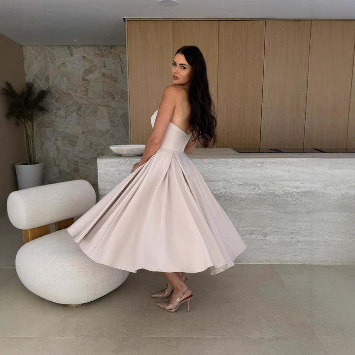 Damen A-linien Cocktailkleid mit trägerlosem Schnitt und schwingendem Rock Echoarchiv