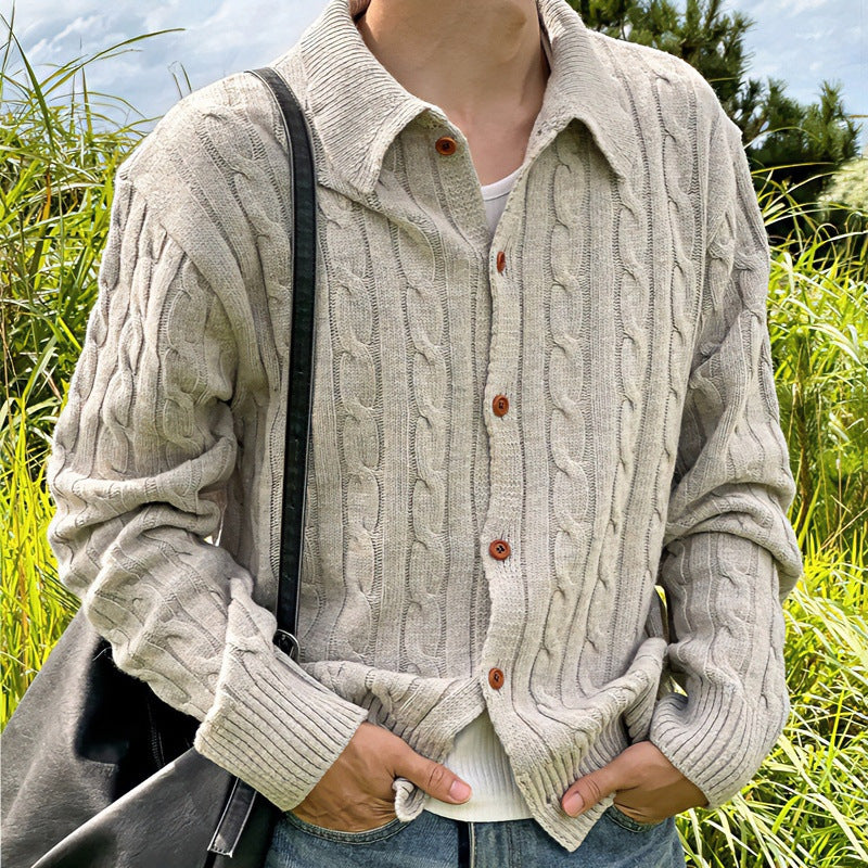 Herren Strickjacke mit Zopfmuster, Hemdkragen und durchgehender Knopfleiste Echoarchiv