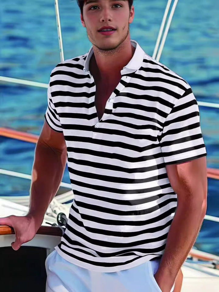 Herren Poloshirt mit Modernem Nautikstreifen und Kurzem Stehkragen Echoarchiv