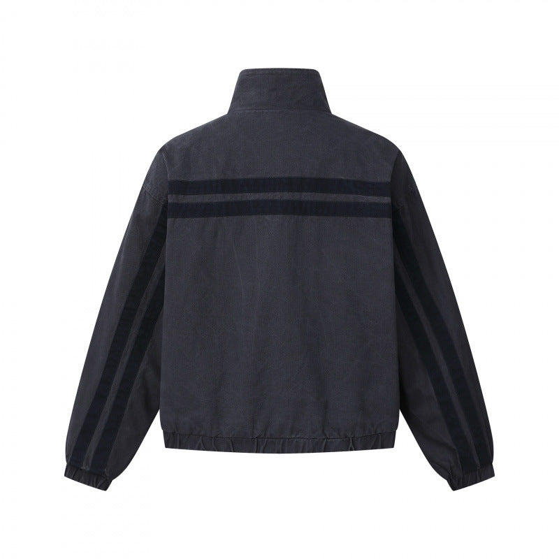 Unisex Kurz geschnittene kastige Blousonjacke mit Stehkragen, doppeltem Streifendetail und kariertem Innenfutter Echo Archiv