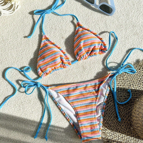 Damen Bikinimodell mit verspieltem Streifenmuster Echo Archiv