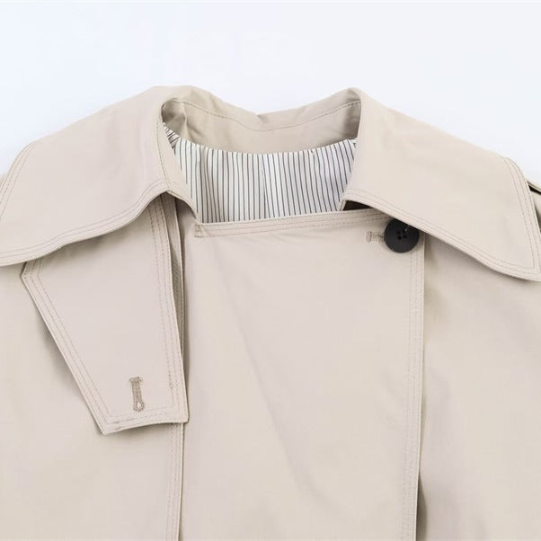 Damen Kurz geschnittener Oversized Trenchcoat mit Taillengürtel und doppelreihiger Knopfleiste Echo Archiv