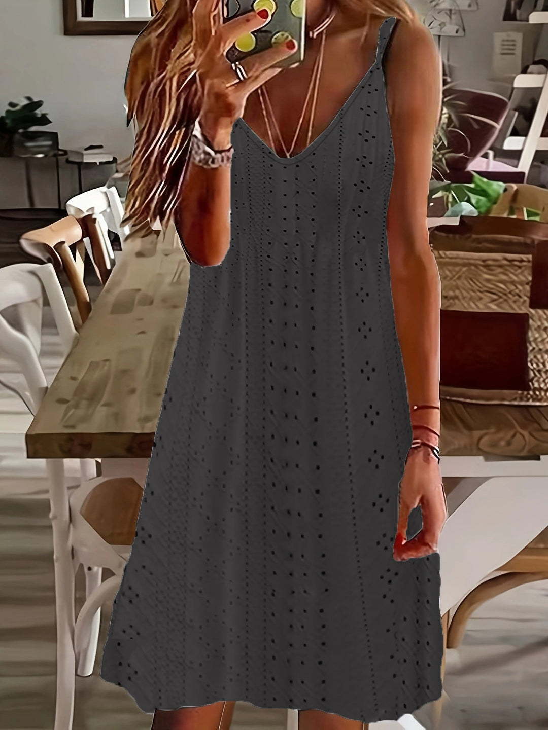 Damen Ärmelloses Sommerkleid mit dekorativem Lochmuster und V-Ausschnitt Echoarchiv