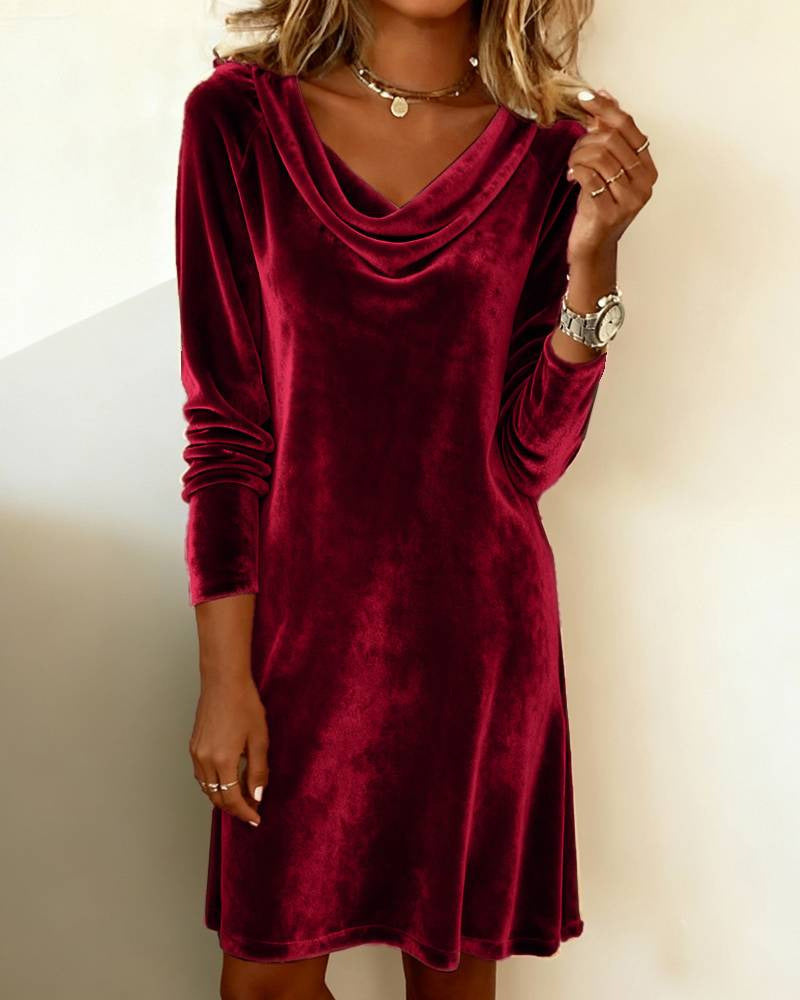 Damen Samt-Kleid mit Wasserfallkragen und lässiger A‑Linie Echoarchiv