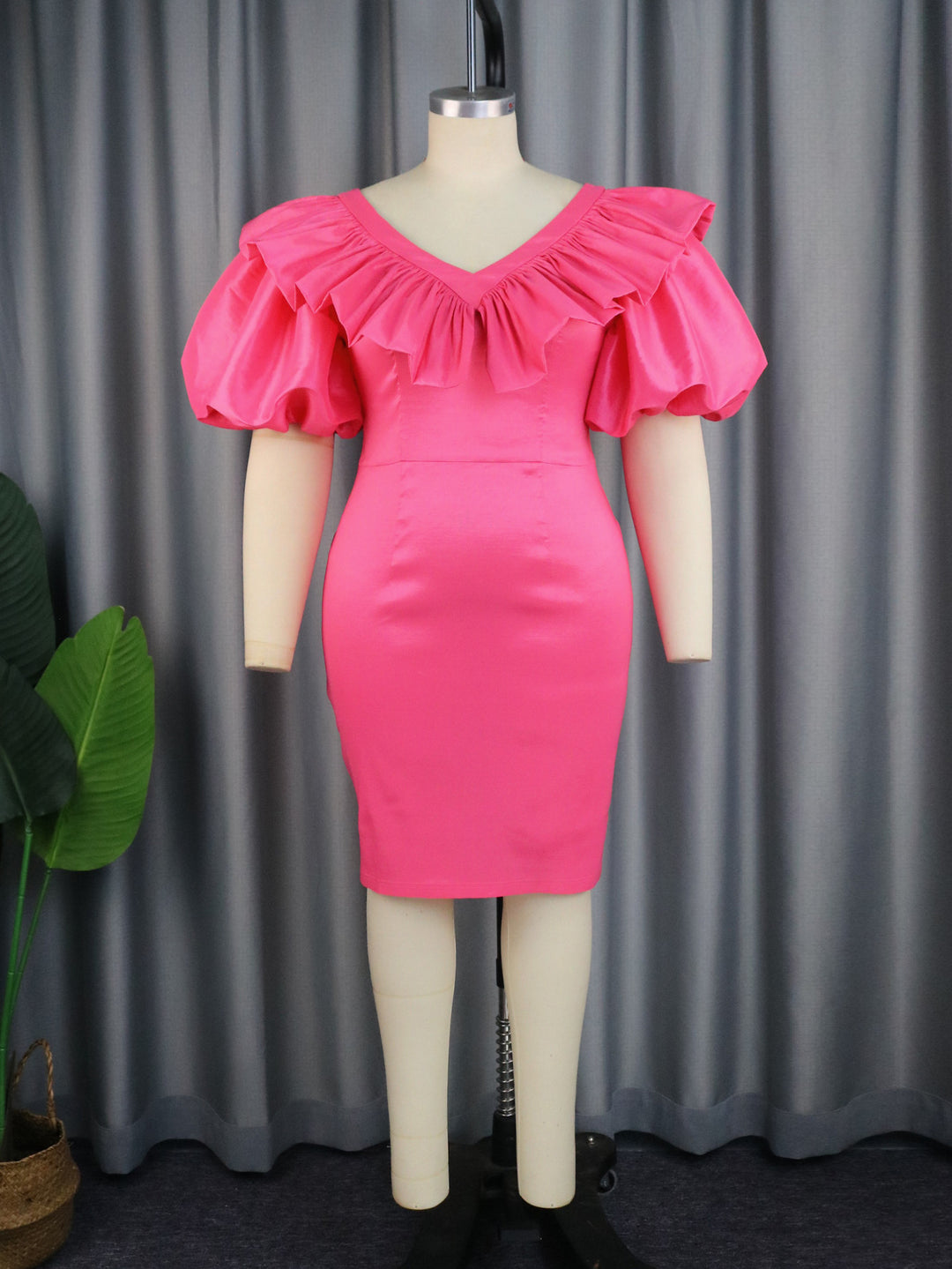 Damen figurbetontes Kleid mit voluminösen Rüschenärmeln Echo Archiv 1778622988