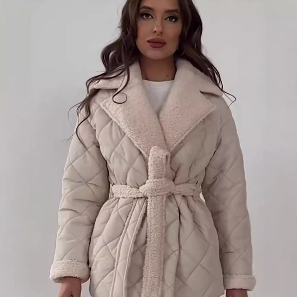 Damen Steppjacke mit Teddy-Futter Taillengürtel und großem Schalkragen Echoarchiv