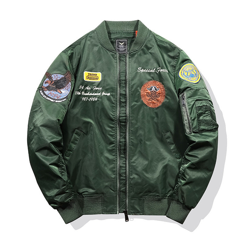 Herren Pilotenblouson mit Military‑Patches, Ärmeltasche und winddichter Nylon‑Optik Echoarchiv
