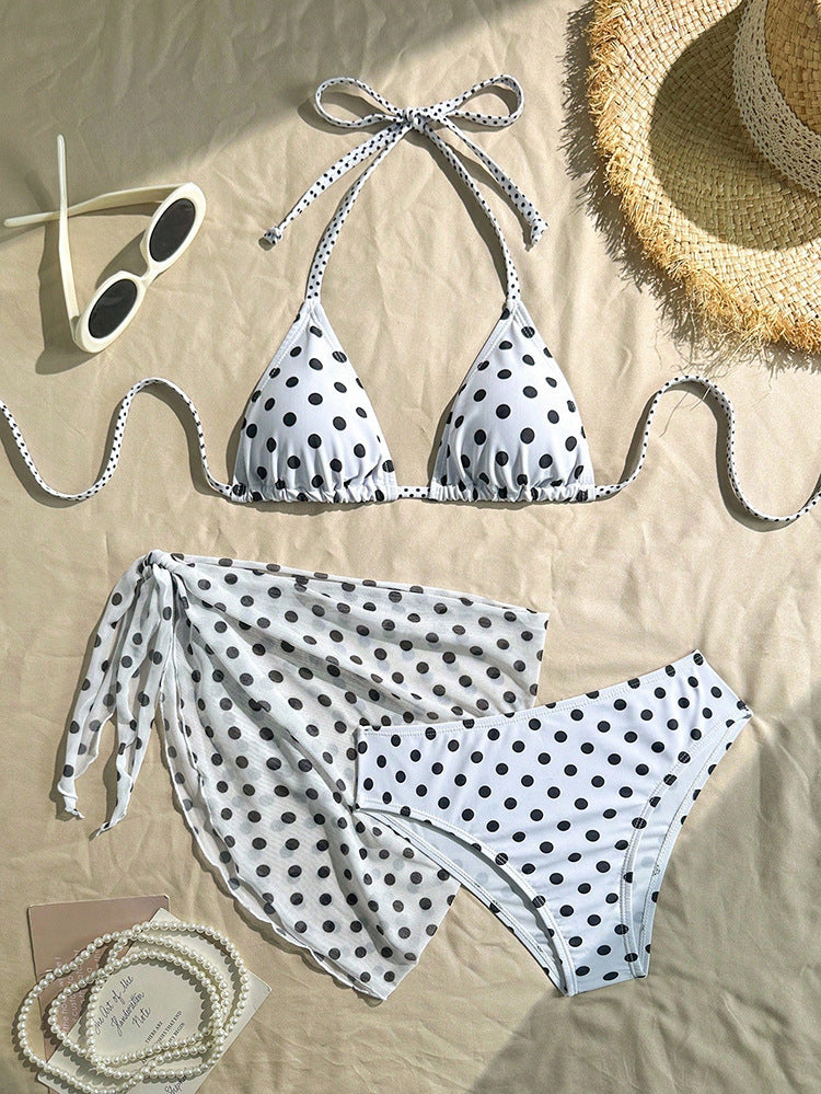 Damen Triangel-Bikini mit verspieltem Polka-Dots-Muster und ergänzt durch einen eleganten Wickelrock Echo Archiv