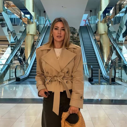 Damen nan kurz geschnittene Trenchjacke mit weitem Revers, doppelreihiger Knopfleiste und Schleifenbund Echo Archiv