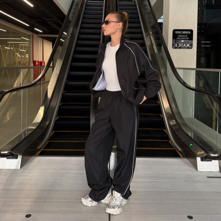 Damen Zweiteiliges Loungewear-Set mit Stehkragen-Zipjacke und weiter Bundfaltenhose – Élanora