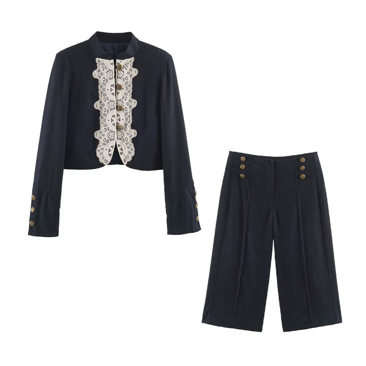 Damen Kurzer Bolero‑Blazer mit Spitzenfront und dekorativen Zierknöpfen Echo Archiv