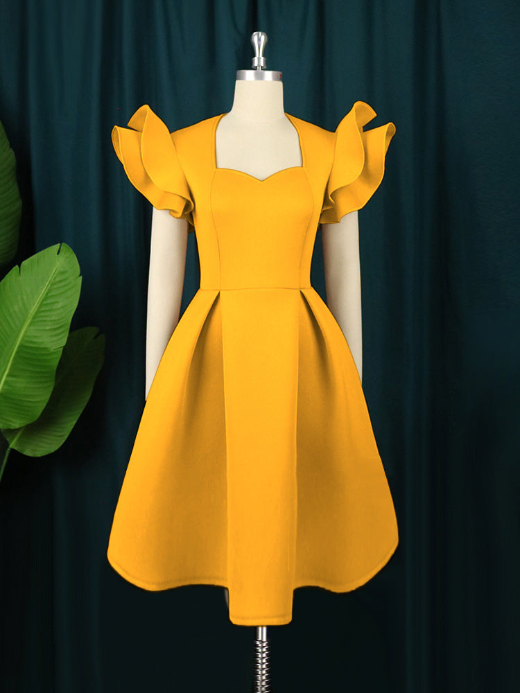 Damen elegantes Kleid mit voluminösen Rüschensäumen Echo Archiv