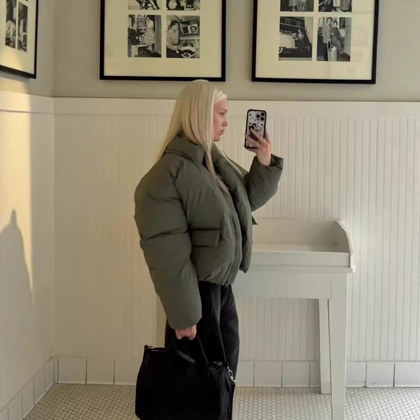 Damen Kurze boxy Funktionsjacke mit Kapuze, wattierter Isolierung und diagonalen Reißverschlusstaschen Echoarchiv