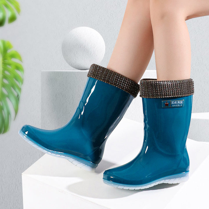 Damen Mittelhohe wasserdichte Gummistiefelette mit glänzender PVC‑Optik und rutschfester Sohle Echoarhiv – Lioré