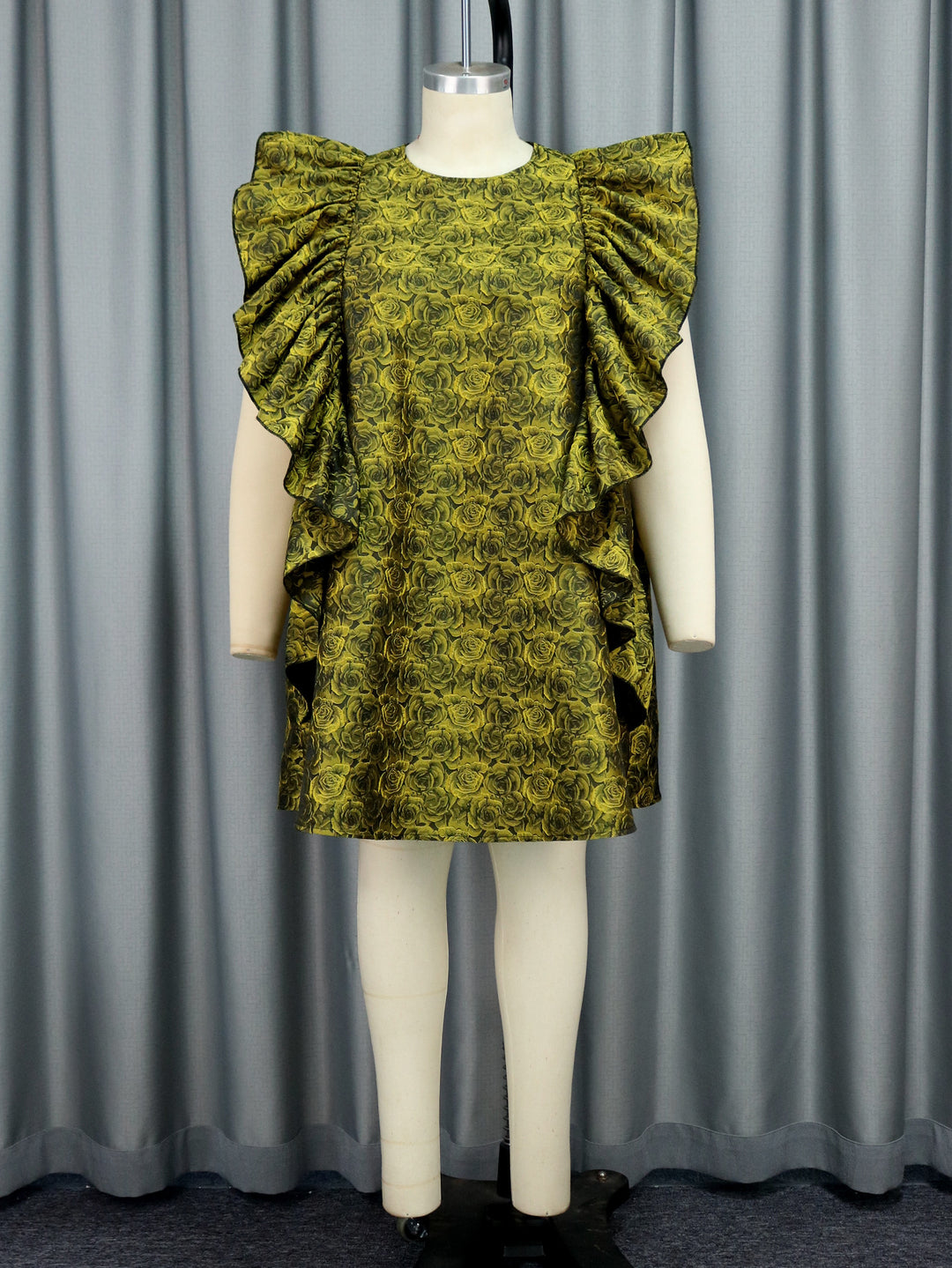 Damen Kleid mit voluminösen Rüschen und floralem Muster Echo Archiv