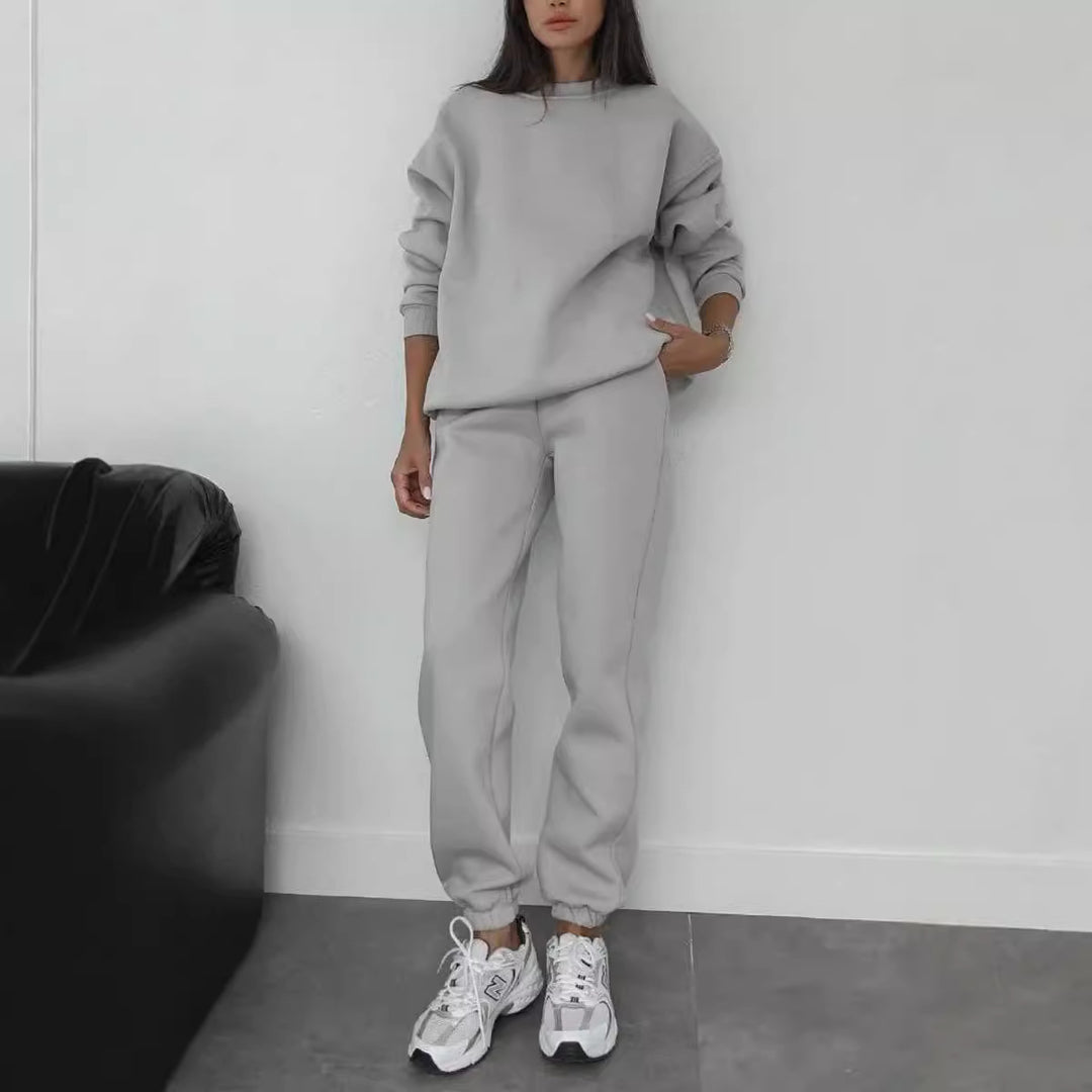 Damen nan minimalistisches Cozy-Set aus schwerer French‑Terry mit weitem Rundhals-Pullover und gerader Jogginghose Echo Archiv