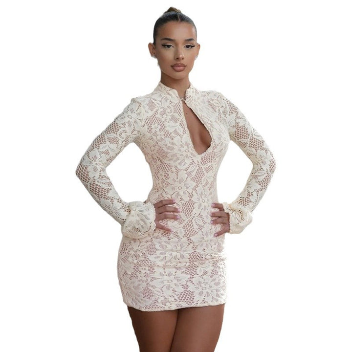 Damen Spitzenkleid mit romantischen Rüschendetails und tiefem V-Ausschnitt Echo Archiv