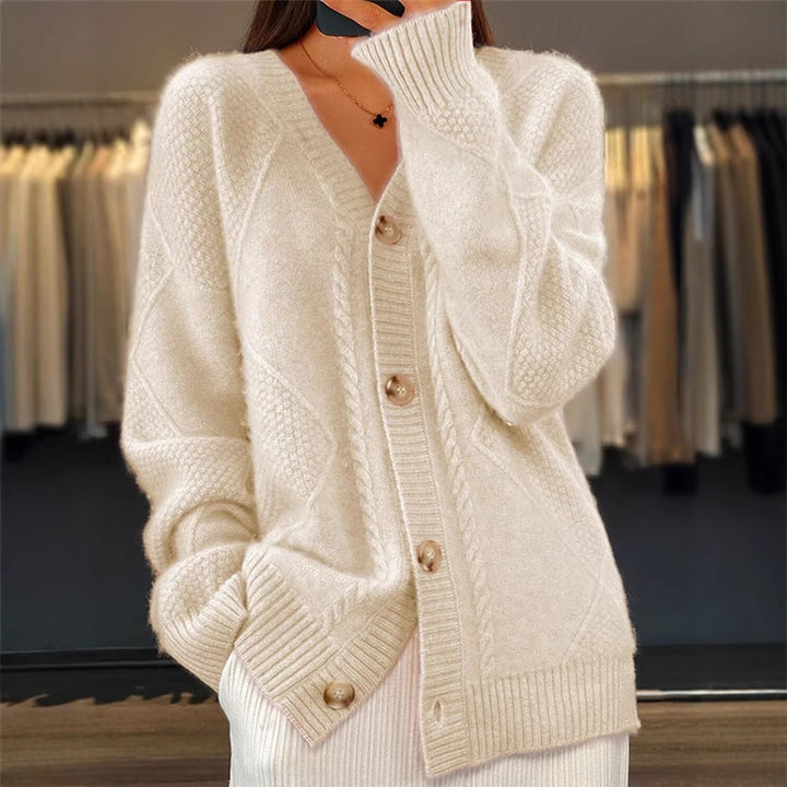 Damen nan Oversize Strickcardigan mit Zopfmuster V-Ausschnitt und Perlmuttknöpfen Echo Archiv