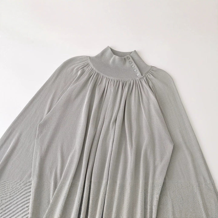Damen Ballonärmel-Feinstrickpullover mit gerafftem Stehkragen und Knopfdetail Echoarchiv
