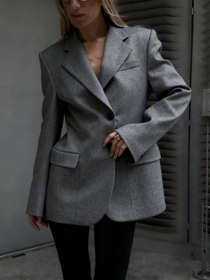 Damen Oversized Longblazer mit betonter Schulterpartie und Pattentaschen – Célinea