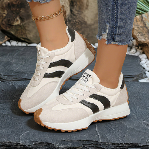 Damen nan retro-inspirierter Sneaker mit Wildleder-Overlays, Nylonoberteil und profilierter Waffelsohle Echo Archiv