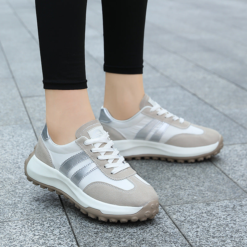 Damen nan retroorientierter City-Sneaker mit grobstolliger Laufsohle, gepolstertem Komfortfußbett und Wildlederbesatz Echo Archiv