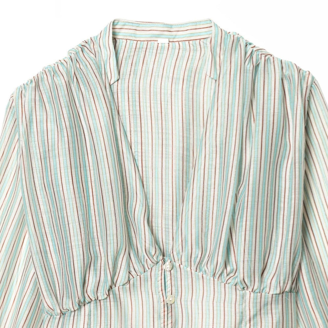 Damenbluse mit tiefem V-Ausschnitt und eleganten Rüschendetails Echo Archiv