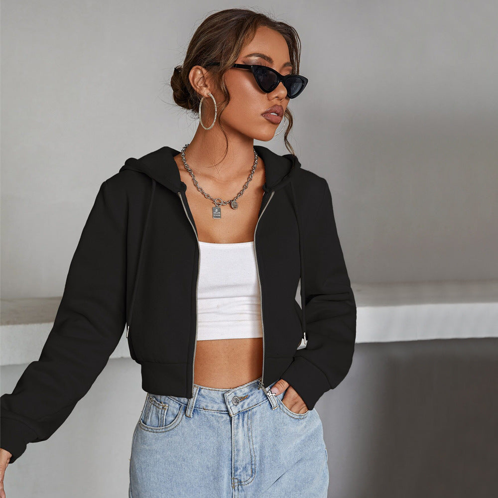 Damen kurze Kapuzenjacke mit durchgehendem Reißverschluss taillierter Silhouette und elastischen Bündchen – Célinea