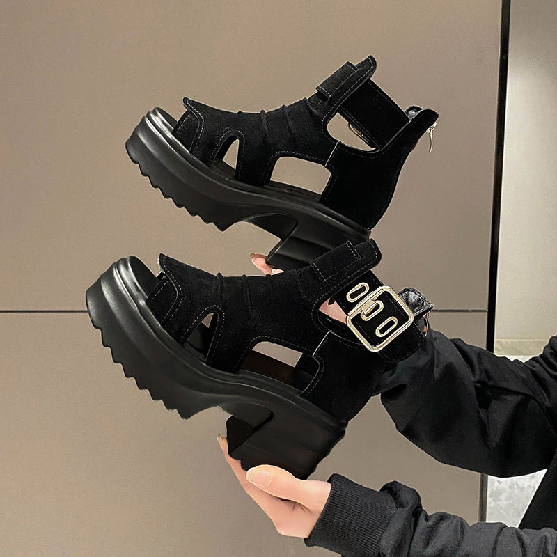 Damen nan Plateau-Sandaletten-Stiefelette mit Aussparungen offener Zehenpartie und verstellbarer Metallschnalle Echo Archiv