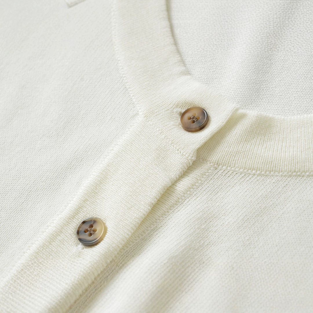 Damen Feiner Kurzcardigan mit Rundhals, Knopfleiste und taillierendem Bündchen Echoarchiv