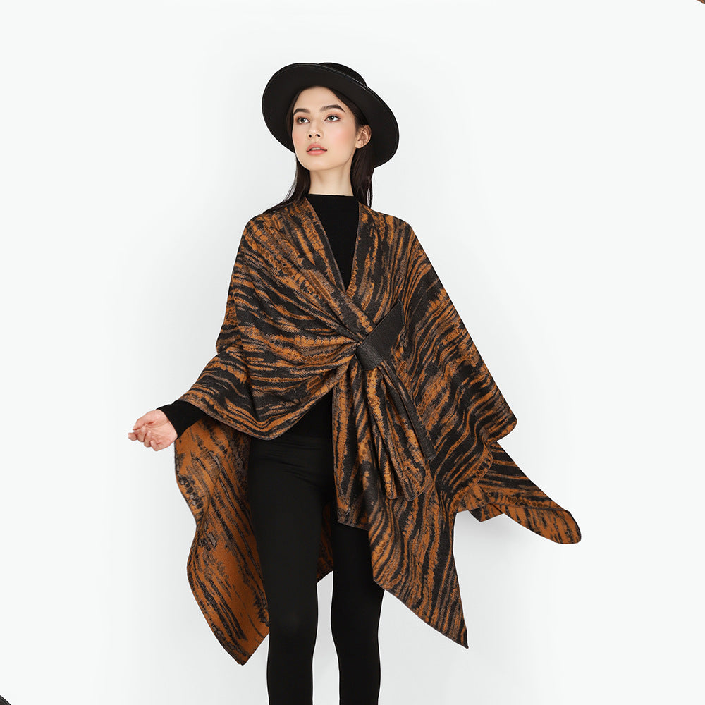 Damen Jacquard-Cape-Überwurf mit strukturierter Wellenoptik, Bindegürtel und asymmetrischem Zipfelsaum – Montévia