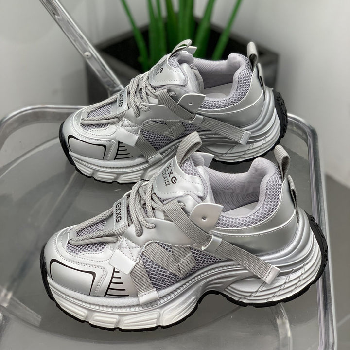 Damen Futuristische Wedge-Chunky-Sneaker mit Mesh‑Einsätzen und verstärkter Profilsohle – Névara