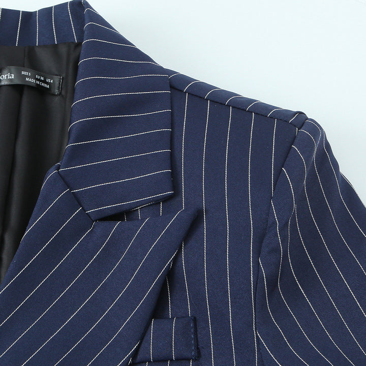 Damen nan taillierter Nadelstreifen-Blazer mit asymmetrischem Revers und Pattentaschen Echo Archiv