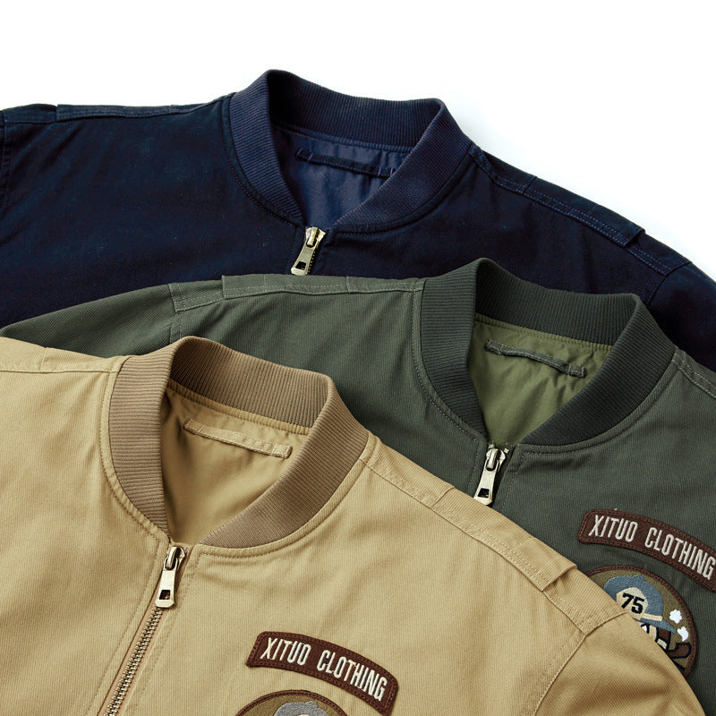 Herren Kurzgeschnittener Piloten-Bomber mit Utility-Taschen und gestickten Patches Echoarchiv