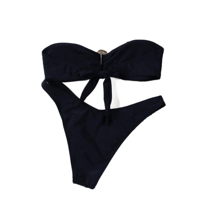 Damen Bikini-Set mit elegantem Bandeau-Oberteil und modischem Hosenumfang Echo Archiv