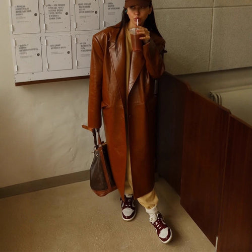 Damen Lang geschnittener Lackleder-Trenchcoat mit Reverskragen und kastiger Oversize-Passform Echoarchiv