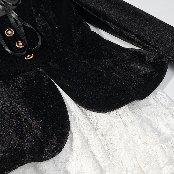 Damen Samt-Minikleid mit Schleifenkragen, Zierknopfleiste und mehrlagigem Spitzenrock Echo Archiv