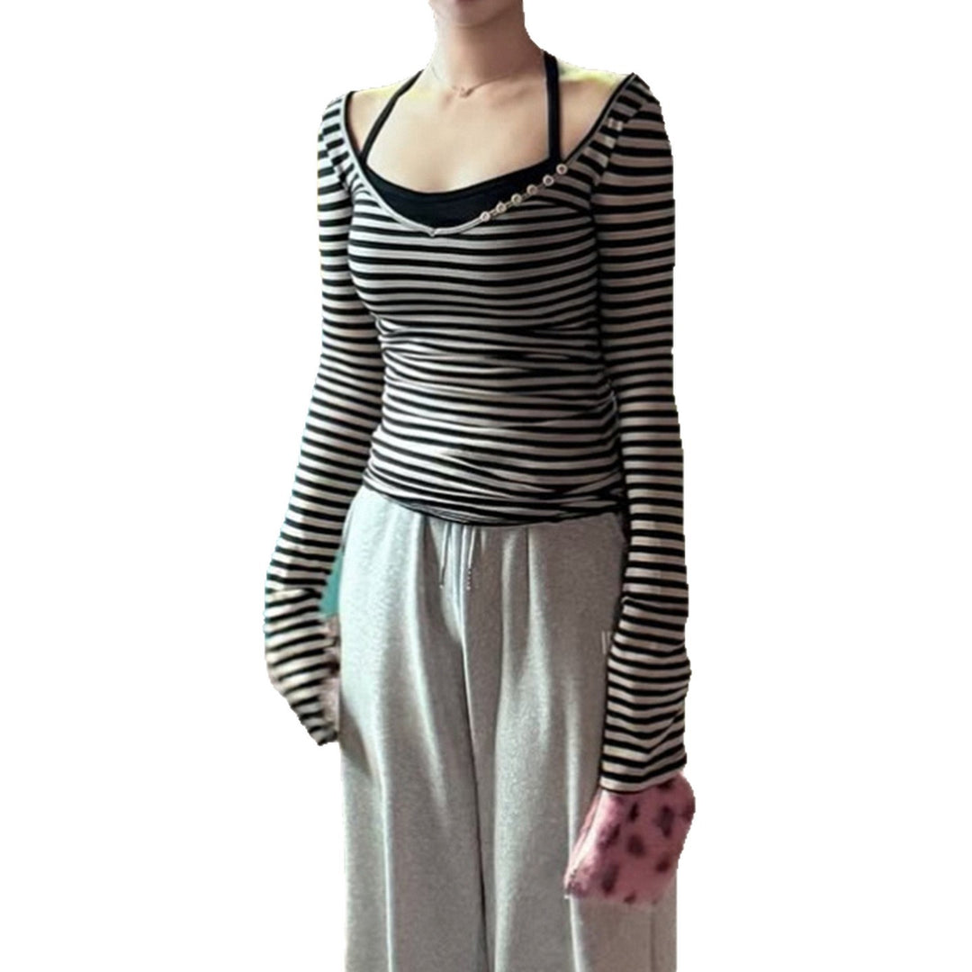 Damen nan gestreiftes Off-Shoulder-Langarmshirt mit diagonaler Zierknopfleiste und figurbetonter Silhouette Echo Archiv