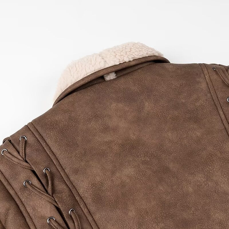Damen Kurzjacke im Aviator‑Look mit Sherpa‑Futter, Bindegürtel und Schulter‑Schnürung Echo Archiv
