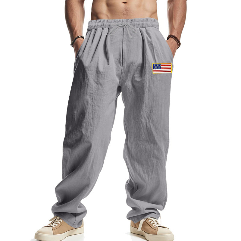 Herren Locker sitzende Freizeit-Hose im Leinen-Look mit elastischem Bund, Kordelzug & Flaggenpatch – Sorevano