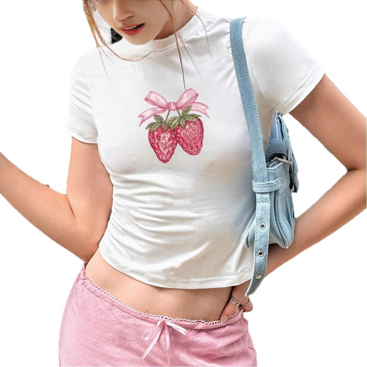 Damen Crop-T-Shirt mit verspieltem Erdbeer-Motiv und elegantem Halsabschluss Echo Archiv