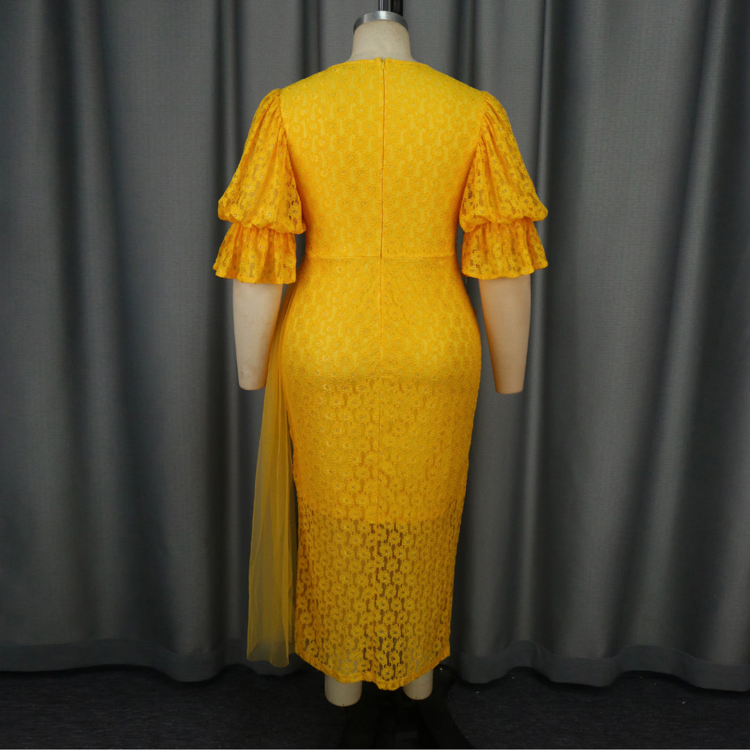 Damen elegantes Spitzenteil Kleid mit voluminösen Rüschensäumen Echo Archiv
