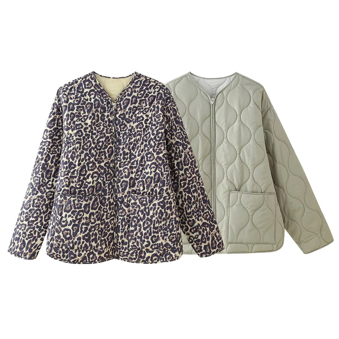 Damen gesteppte Oversize-Steppjacke mit Leo‑Alloverprint, durchgehendem Reißverschluss und aufgesetzten Taschen – Célinea