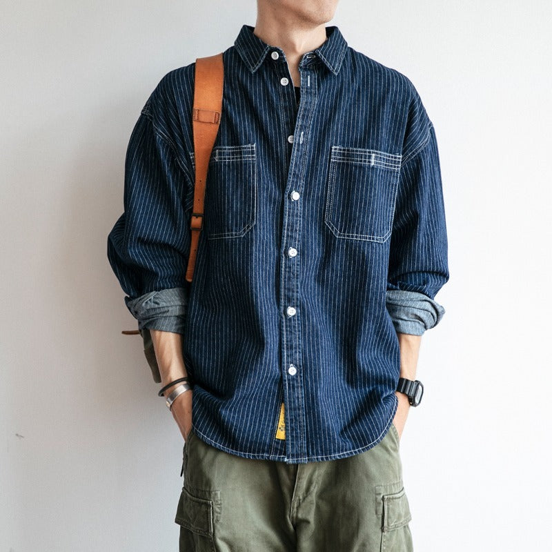 Herren Denim-Hemdjacke mit modernem Streifenmuster und praktischen Brusttaschen Echoarchiv